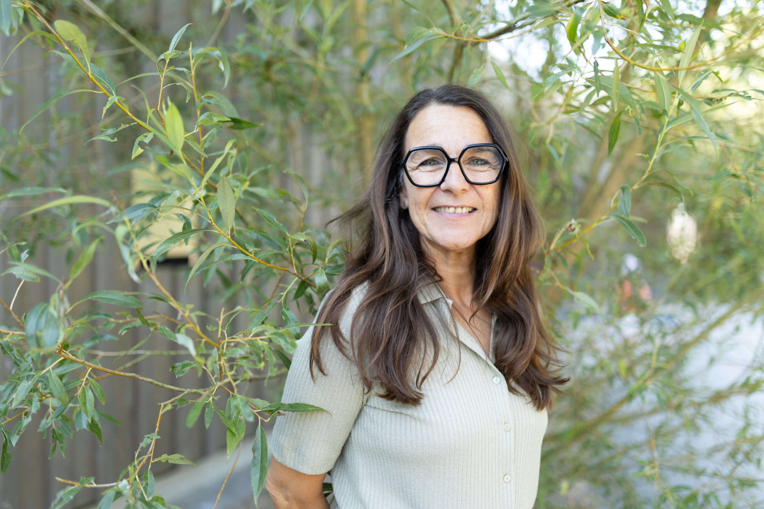Portraitfoto von Patricia Wehran vor einem Unscharfen Hintergrund.